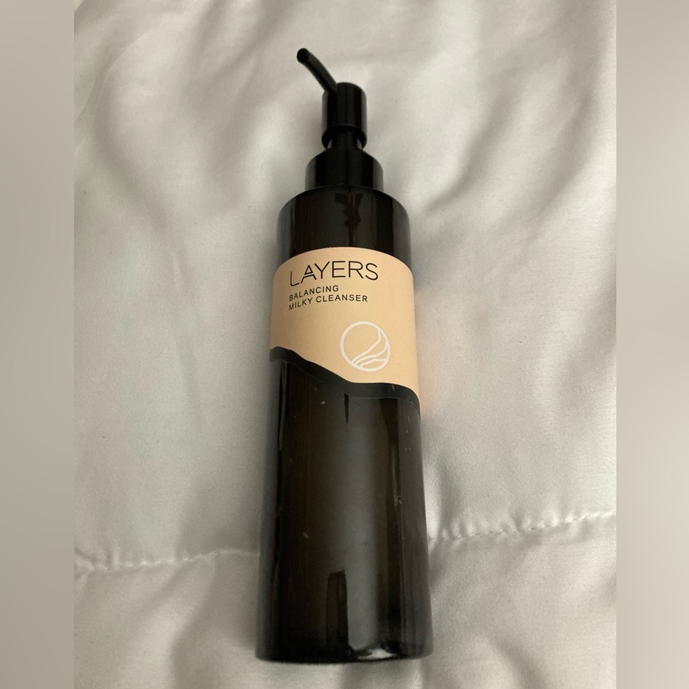 Layers Balancing Milky Cleanser